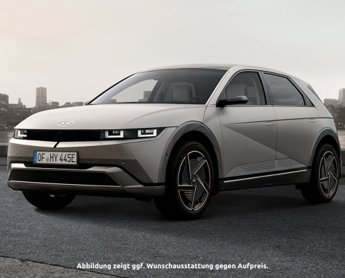 Silberner IONIQ 5 auf Straße